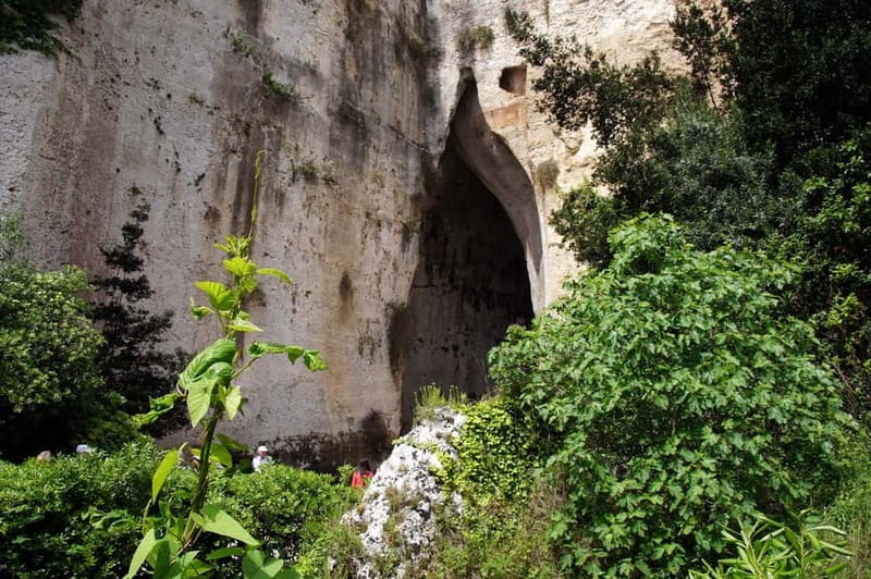 From Taormina: Syracuse and Noto Guided Day Trip by Bus - Pickup begins early around Taormina