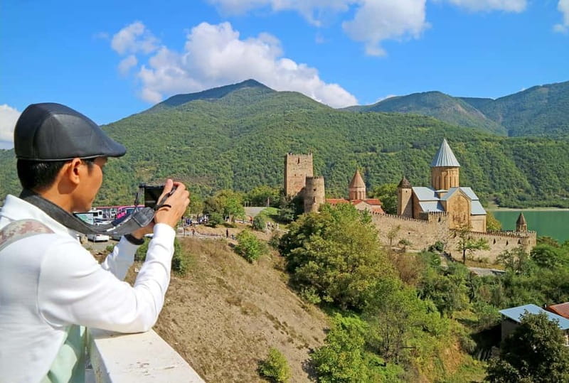 From Tbilisi: Guided Day Trip to Ananuri, Gudauri, & Kazbegi - Guides, languages, and the group experience
