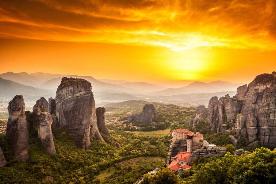 From Thessaloniki: Full Day Trip to Meteora - Two monasteries and what you actually see