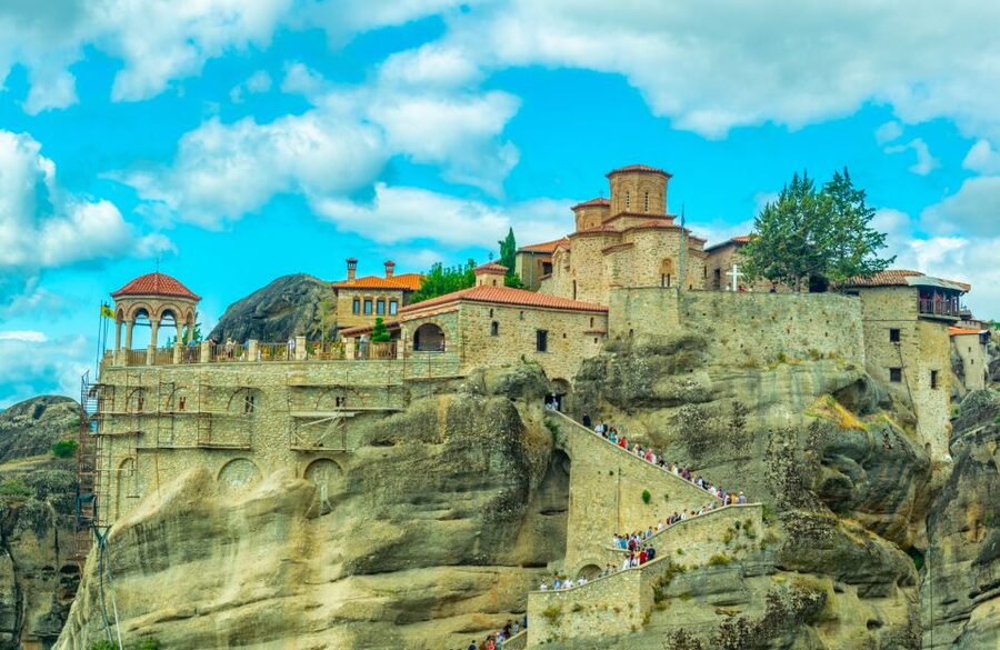 From Thessaloniki: Full Day Trip to Meteora - Lunch and the free hour in Kalambaka