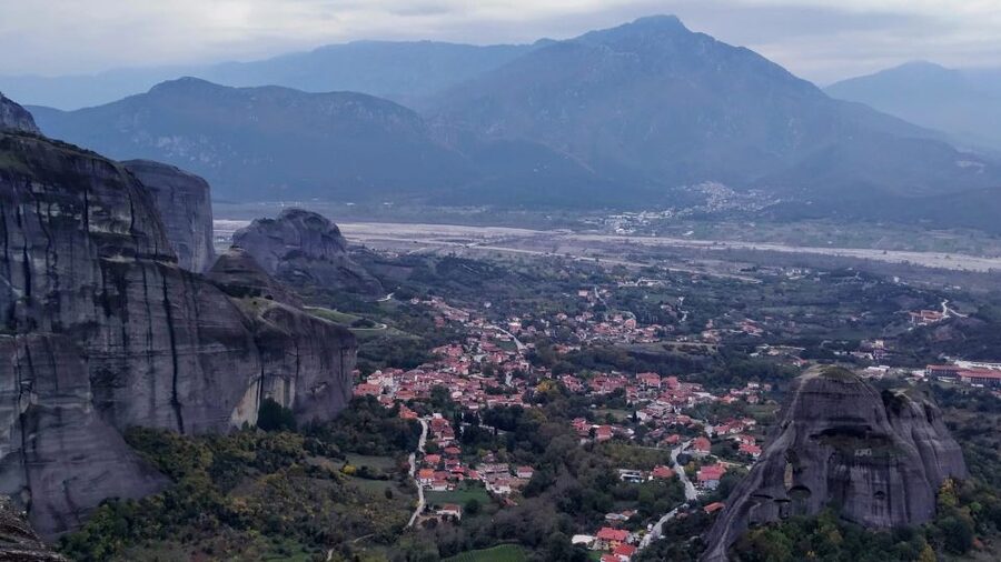From Thessaloniki: Meteora Small Group Day Trip - Free time in Kalambaka after the monasteries