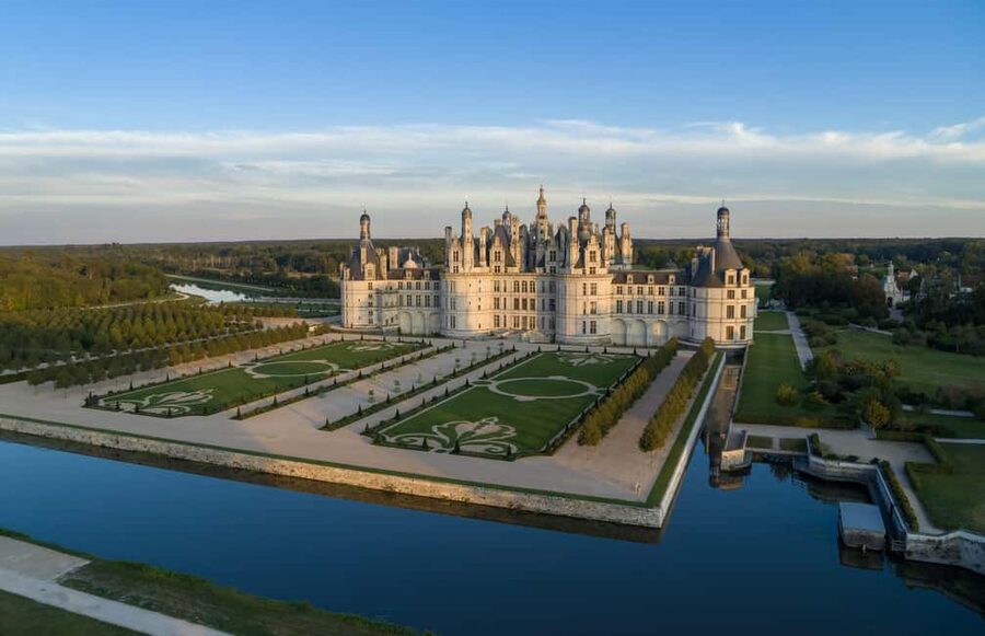 From Tours/Amboise: Chenonceau & Chambord Chateaux Day Trip - Why these two castles make a strong pairing