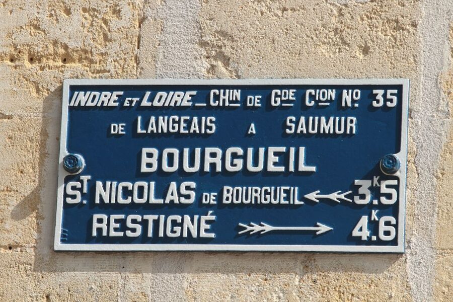 From Tours: Loire Valley Wineries Day Trip with Tastings - The second tasting in the Bourgueil region