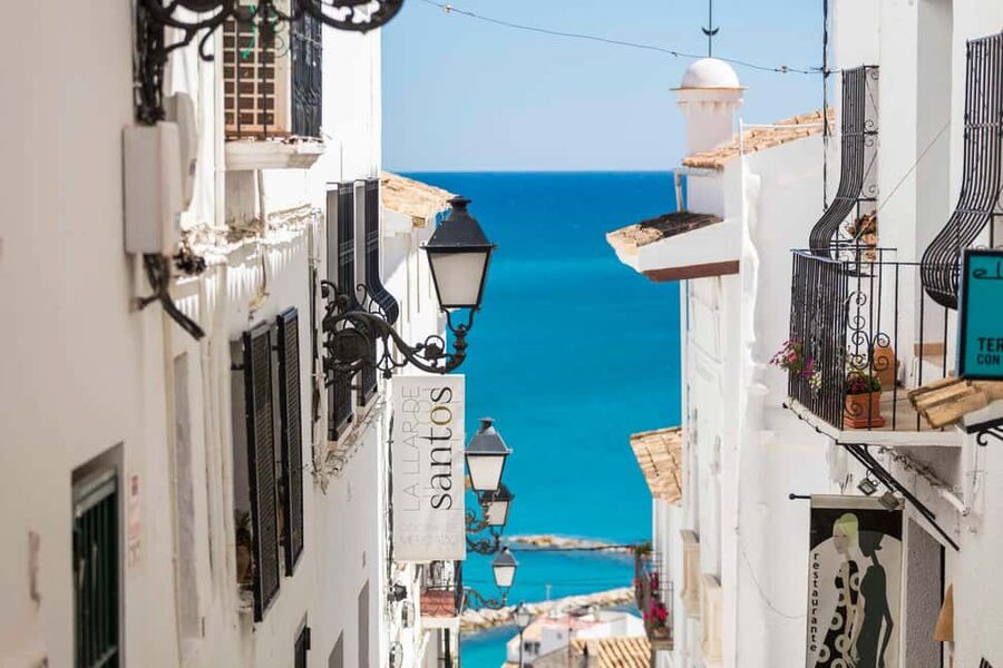 From Valencia: Guadalest, Altea & Algar Waterfalls Day Trip - Guadalest: a castle village above the mountains