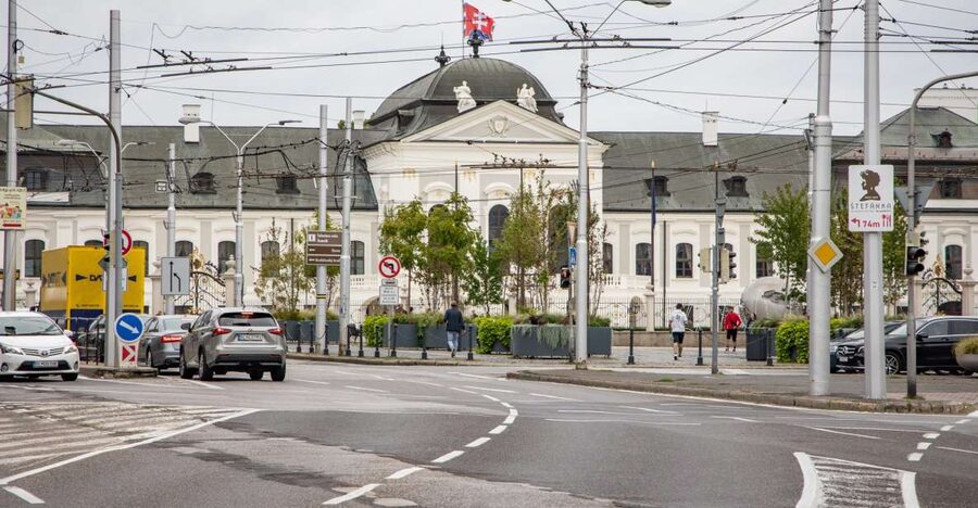 From Vienna: Bratislava Day Trip - Leaving Vienna from Südtiroler Platz