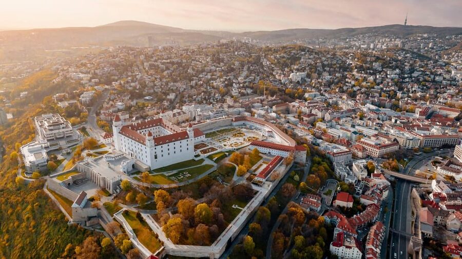 From Vienna: Bratislava with Local Guide, Castle & UFO Views - Lunch and local advice in the Old Town