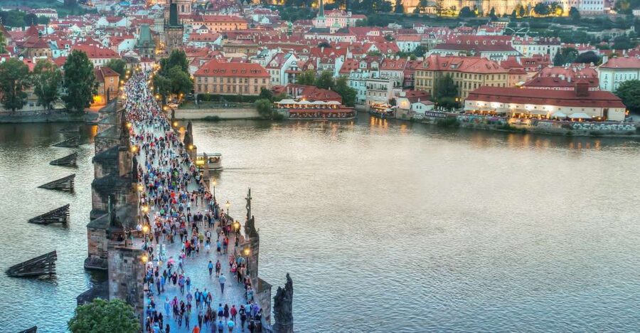From Vienna: Full-Day Trip to Prague - How the guiding works in practice
