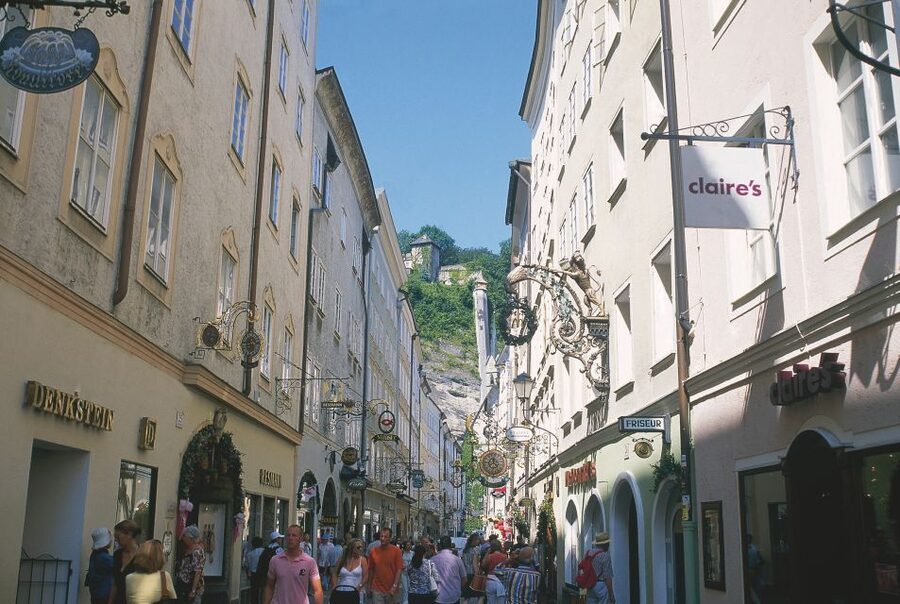 From Vienna: Salzburg and Alpine Lakes Full-Day Trip - Should you book the $151 day trip?
