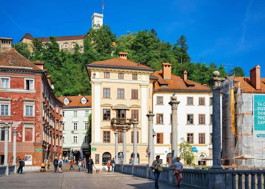 From Zagreb: Ljubljana and Lake Bled Day Trip - Crossing into Slovenia from Zagreb