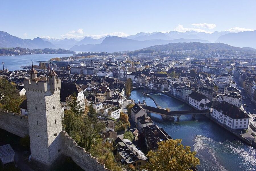 From Zurich: Day Trip to Lucerne with Optional Yacht Cruise - Guides help most before you are set loose