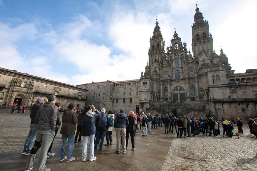 Full-Day Excursion from Vigo to Santiago - Cruisers Only - Meeting the orange umbrella at Vigo Port