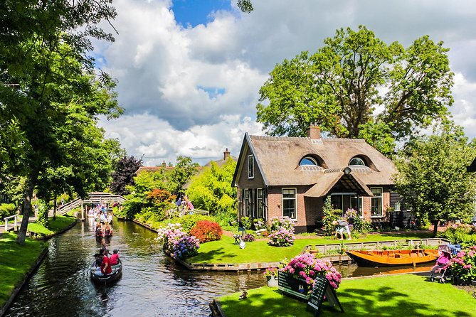 Giethoorn Day Trip from Amsterdam with Boat Trip - The Afsluitdijk question