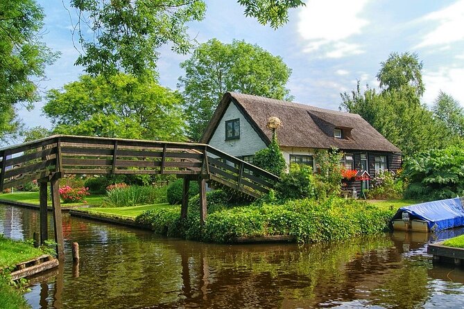 Giethoorn Day Trip from Amsterdam With Cruise and Cheeseplatter - What the $113 price really covers