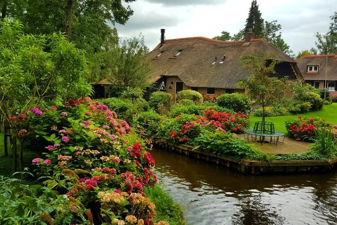 Giethoorn, Zaanse Schans Windmills Guided Day Trip from Amsterdam - Guides who shape the day