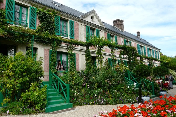 Giverny and Versailles Small Group Day Trip from Paris with Lunch - Small group promise and actual group size
