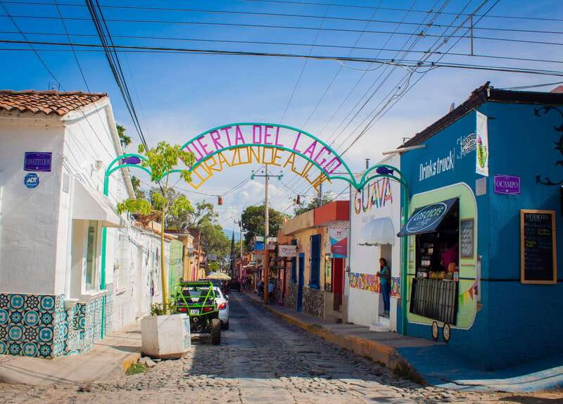 Guadalajara: Lake Chapala and Ajijic Day Trip with Boat Trip - Who should book this experience?