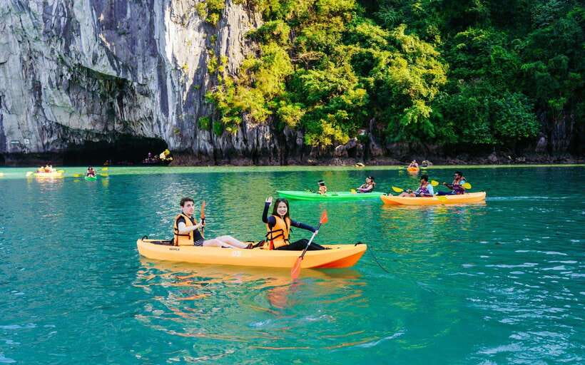 Ha long Bay day trip with Deluxe cruise - Boarding at noon and cruising past the islets