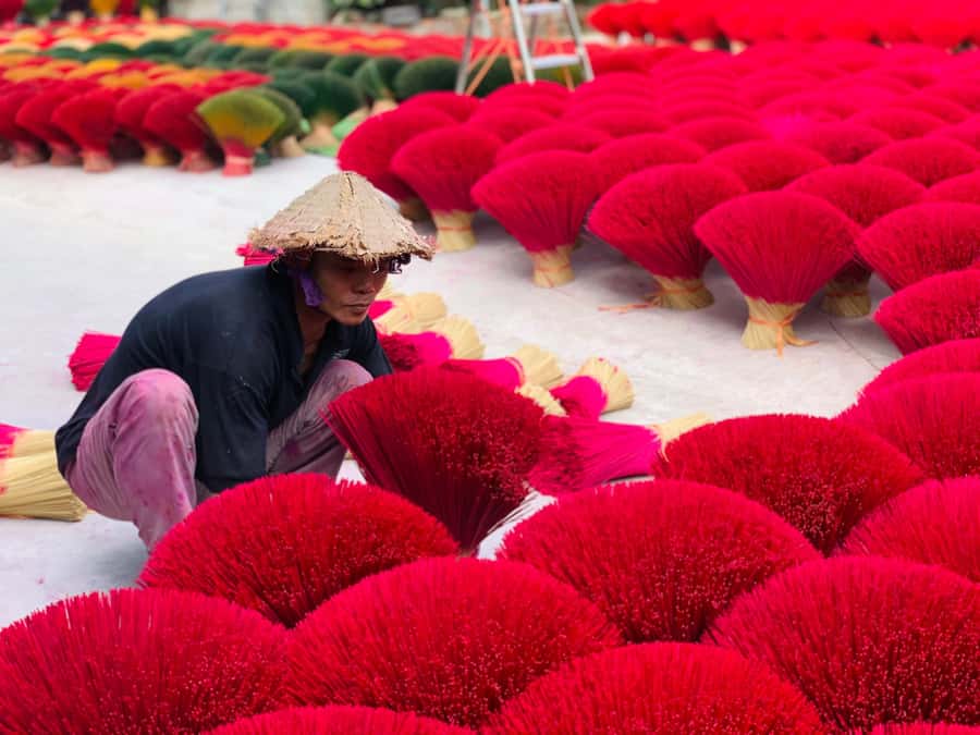 Half Day trip to Incense & Hat Villages with Train Street - Two village crafts in one half-day from Hanoi