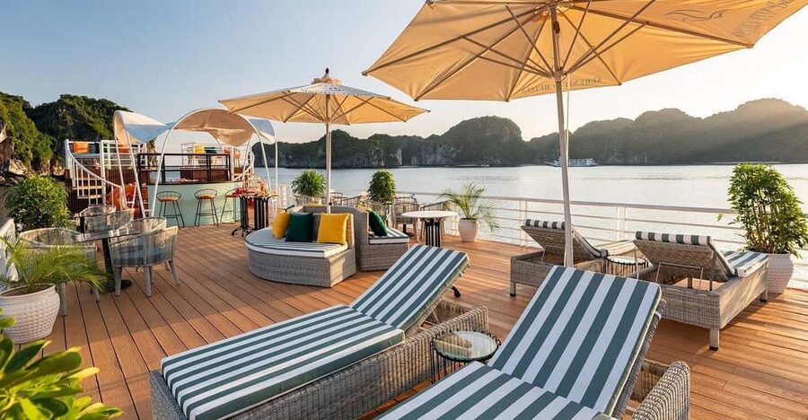 Hanoi: Cat Ba Island & Lan Ha Bay Day Trip Cruise with Lunch - Beo Harbour and the first cruise through Cai Beo
