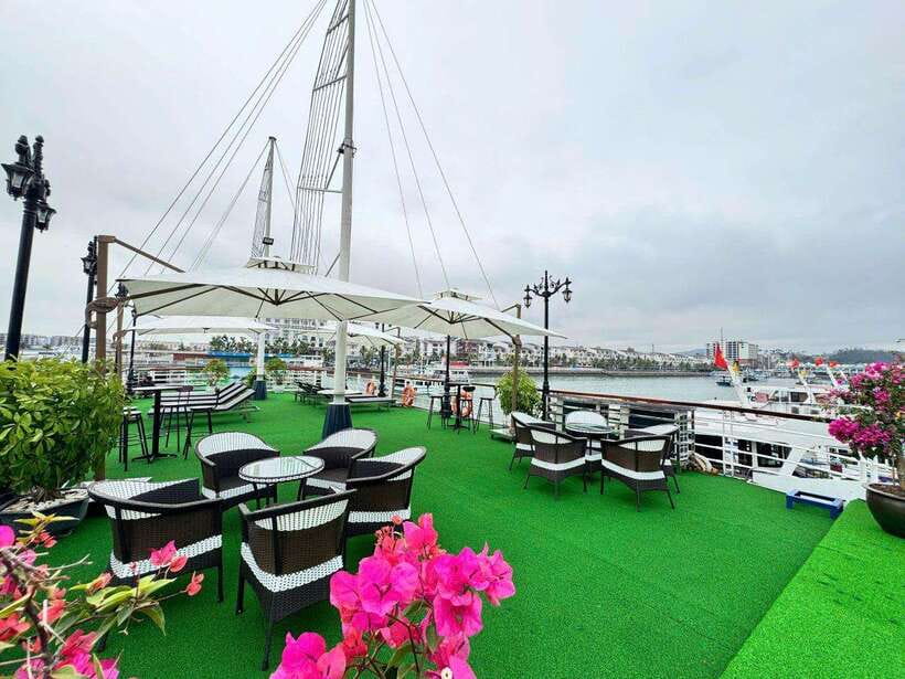 Hanoi: Ha Long Bay Day Trip - Luxury Cruise & Buffet Lunch - Walking through Sung Sot Cave