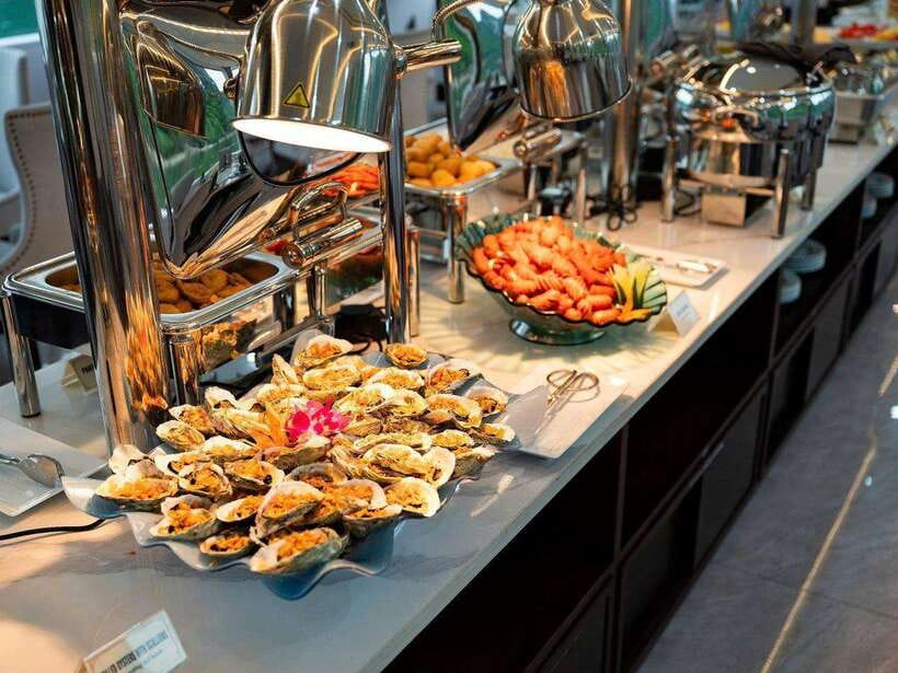 Hanoi: Ha Long Bay Day Trip - Luxury Cruise & Buffet Lunch - Arriving at Tuan Chau Port