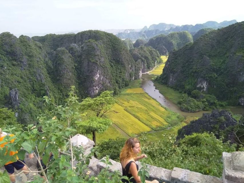 Hanoi: Hoa Lu, Trang An Caves & Mua Cave Day Trip and Lunch - Two hours among the Trang An caves