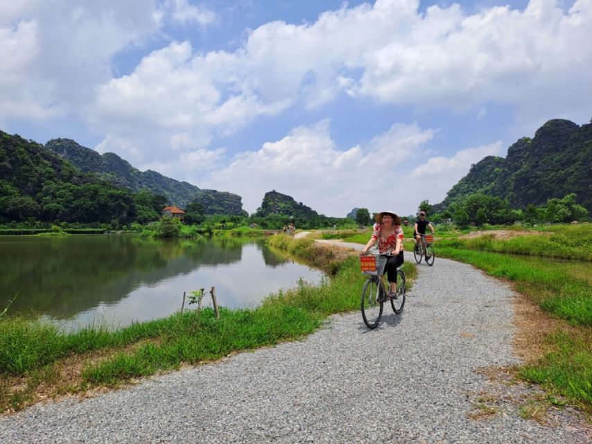 Hanoi: Ninh Binh, Hoa Lu, Tam Coc and Mua Cave Day Trip - Hoa Lu and Vietnam’s 10th-century capital