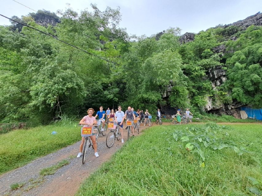 Hanoi: Ninh Binh, Hoa Lu, Tam Coc and Mua Cave Day Trip - Lunch beside the Tam Coc river