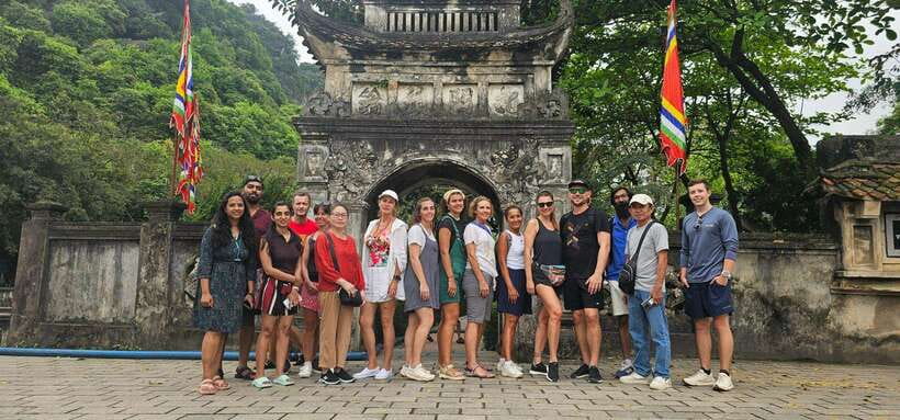 Hanoi: Ninh Binh, Hoa Lu, Trang An & Mua Cave Day Trip - Who should book this experience