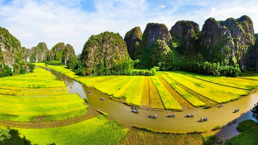 Hanoi/Ninh Binh: Tam Coc, Hoa Lu & Mua Caves Full-Day Trip - Tam Coc by sampan, through three caves