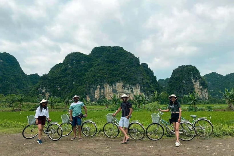 Hanoi/Ninh Binh: Tam Coc, Hoa Lu & Mua Caves Full-Day Trip - Mua Cave and the 500-step climb