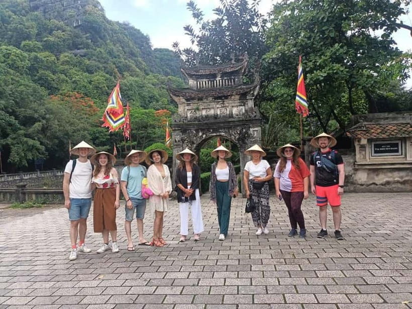 Hanoi/Ninh Binh: Tam Coc, Hoa Lu & Mua Caves Full-Day Trip - Hoa Lu and the Dinh and Le King temples