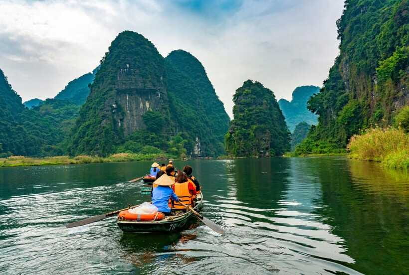 Hoa Lu, Tam Coc, & Mua Cave Day Trip with Lunch & Limousine - Who should book this Ninh Binh day trip?