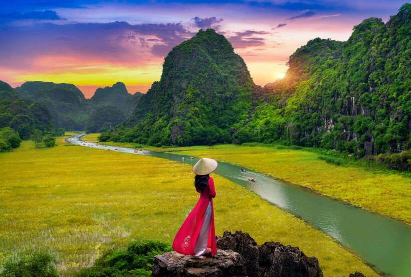 Hoa Lu, Tam Coc, & Mua Cave Day Trip with Lunch & Limousine - Why this Hanoi day trip works