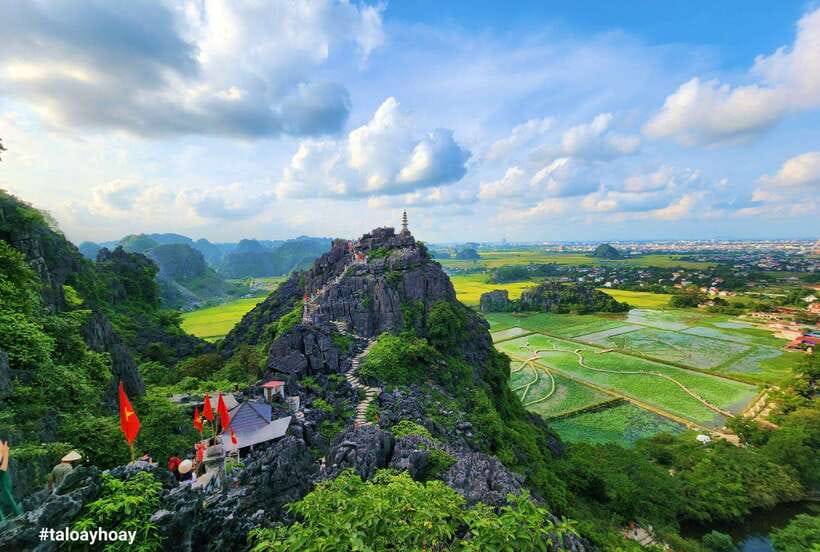 Hoa Lu, Tam Coc, & Mua Cave Day Trip with Lunch & Limousine - What the $45 price really includes