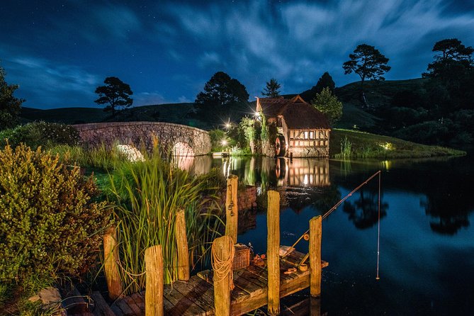 Hobbiton & Waitomo Caves Guided Day Trip from Auckland incl lunch - Who should book this tour?