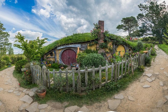 Hobbiton & Waitomo Caves Guided Day Trip from Auckland incl lunch - Should you book the Hobbiton and Waitomo day trip?