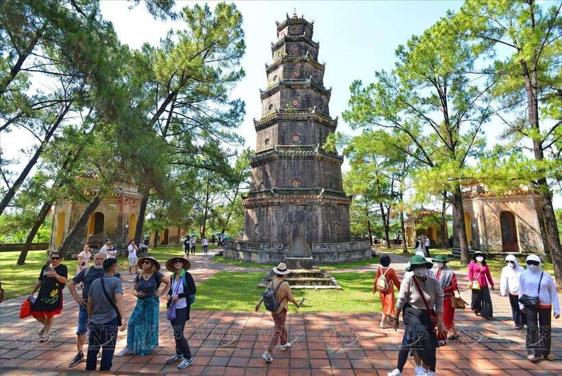 Hoi An/Da Nang : Private Day Trip to Imperial City - Hue - Thien Mu Pagoda beside the Perfume River