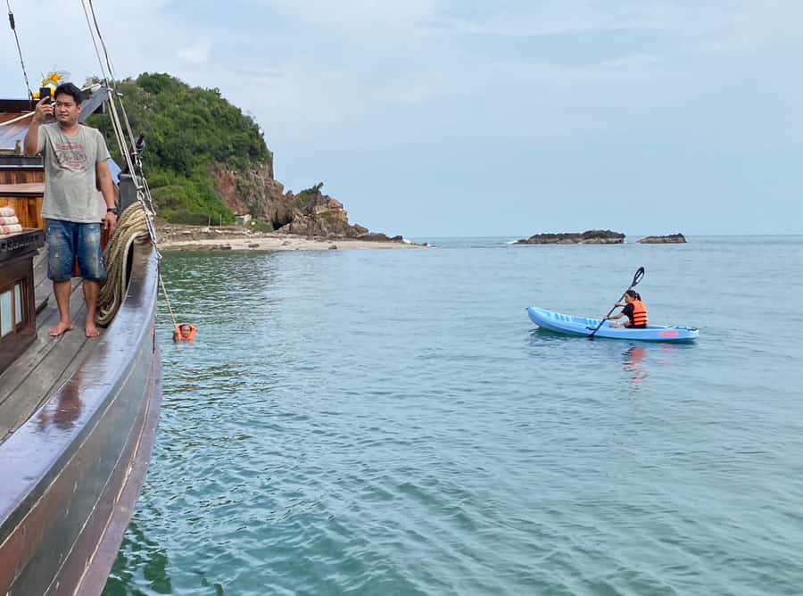 Hua Hin: Full-Day Trip to Sam Roi Yot by Sail Boat - Sailing past Kao Kalok and Sam Roi Yot