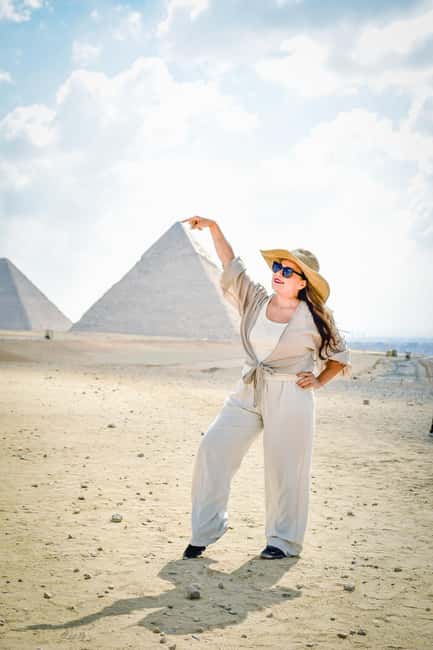 Hurghada: Cairo Pyramids, Sphinx & Egyptian Museum Day Trip - Giza Plateau and the Pyramid of Khufu