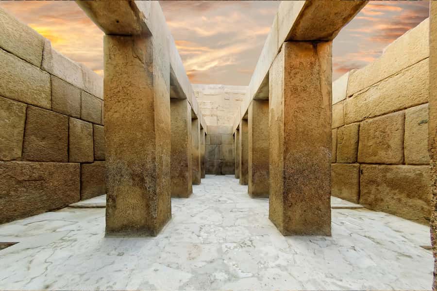Hurghada Day Trip to Giza Pyramids, Sphinx, Museum and lunch - Giza Plateau: the day’s main event