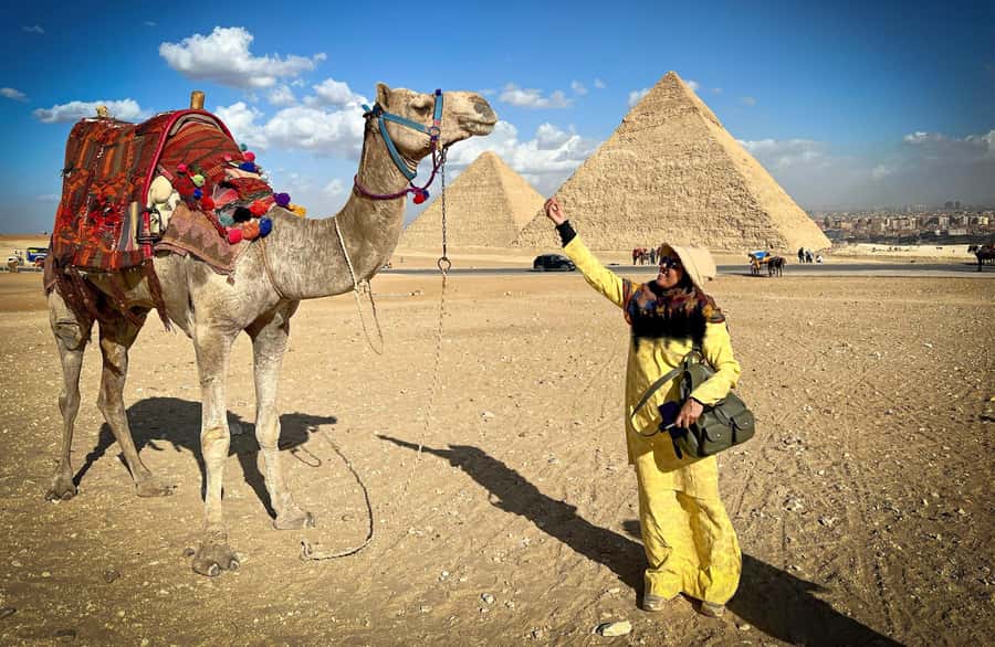 Hurghada Day Trip to Giza Pyramids, Sphinx, Museum and lunch - Lunch in Giza