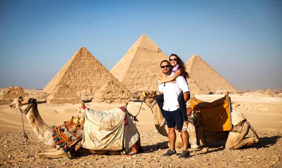 Hurghada: Giza Pyramids, Sphinx, Museum & Old Souq Day Trip - Key points to know before booking