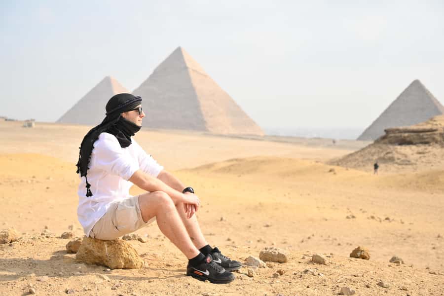 Hurghada: Giza Pyramids, Sphinx, Museum & Old Souq Day Trip - First sight of the Great Pyramid