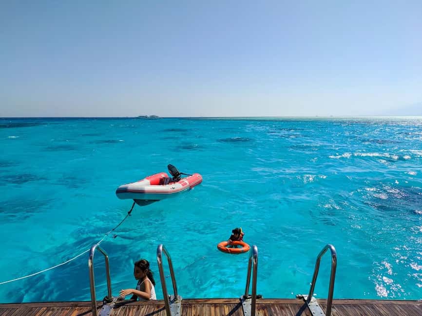 Hurghada: Orange Bay Day Trip with Water Sports and Lunch - What the crew does well