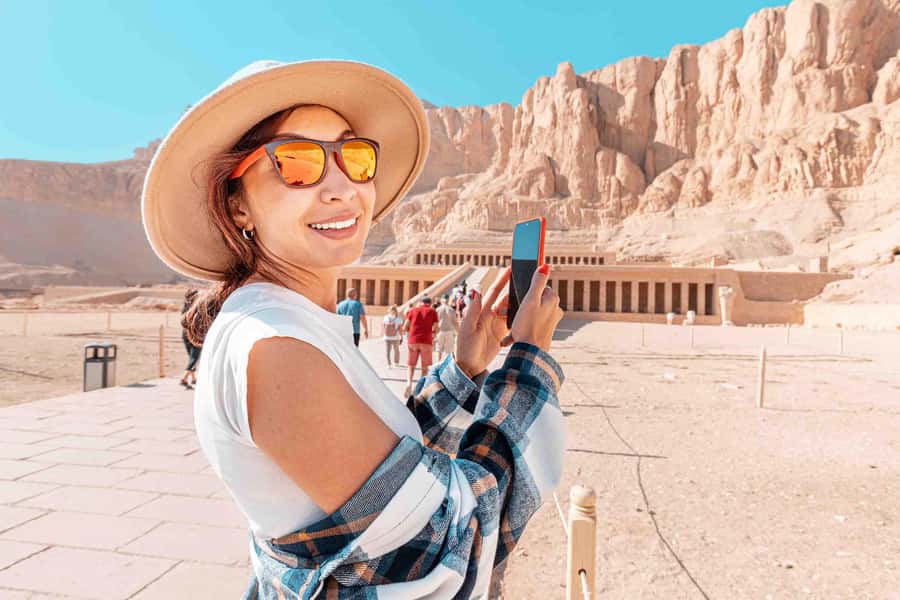 Hurghada: Valley of Kings Hatshepsut & Karnak Luxor Day Trip - Valley of the Kings: tombs, colour, and heat