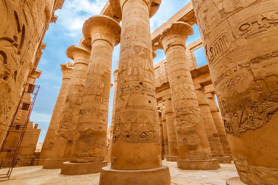 Hurghada: Valley of Kings Hatshepsut & Karnak Luxor Day Trip - Luxor Temple from outside