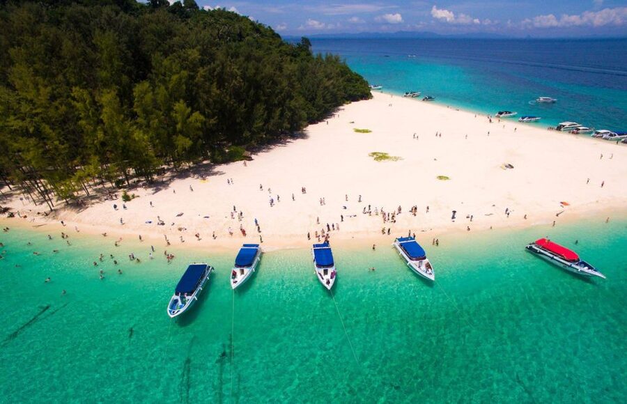Khao Lak: Phi Phi Island, Maya Beach and Snorkeling Day Trip - Buffet lunch and beach time at Bamboo Island
