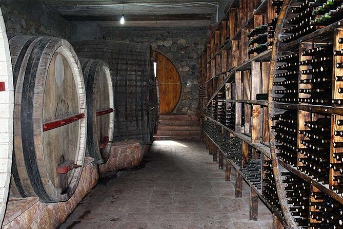 Khor Virap, Noravank & Birds' Cave Day Trip with Wine Tasting - Guides, storytelling, and the value of a group tour