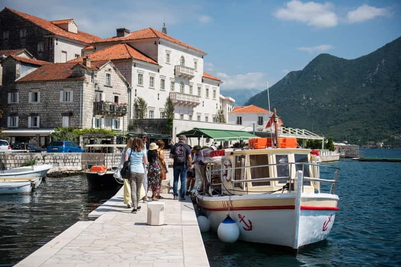 Kotor & Perast: Guided Day Trip From Dubrovnik - Crossing to Kotor and getting oriented